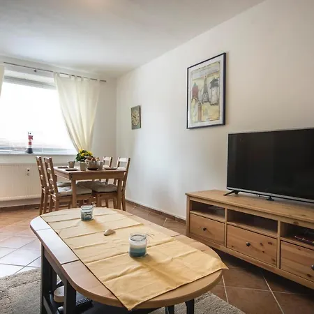 Neue Reihe 8 Links Appartement *